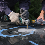 藝術(shù)家與師傅一來一往的定位確認(rèn)，給予藝術(shù)品安全、安心的落腳，也是最終呈現(xiàn)前的重要一環(huán)。