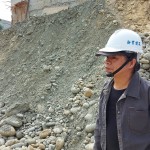 2021年春分之際，藝術家-王忠龍前往築願景基地尋找創(chuàng)作的原石。