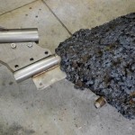 鐵製零件，利用火炬將鐵熔化後，藉由堆疊製作許多小零件，再通過焊接許多零件來製作樣式型式，而後經(jīng)由再次融化並反覆堆疊再堆疊。(圖為樸石藝術提供)