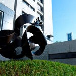 開心時(shí)，就邀蝴蝶一同翩翩起舞，憤怒時(shí)，來個(gè)遒勁十足的迴旋踢。