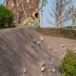 小朋友說像萬聖節(jié)派對上，有人變裝的小妖精；也有孩子說像日本動(dòng)漫──進(jìn)擊的巨人；有人則覺得像土撥鼠可愛地探出頭來，您覺得像甚麼呢？