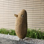 將這些原石創(chuàng)作成一隻隻逗趣、富有生命力的鳥兒，用藝術家的「鐵石心藏」展現(xiàn)每段故事的獨特之處。