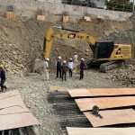 偌大的1300坪建築基地中，尋覓各式各樣的原石，每一塊宛如渾然天成的藝術品，承載著歷史的沉澱與生命歷程。