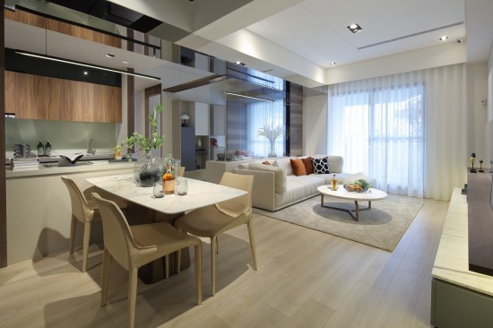 開放式動線銜接起優(yōu)雅的室內(nèi)空間，與家人友人相聚，幸福滿屋融為一景，編織成一幕幕美麗的回憶。