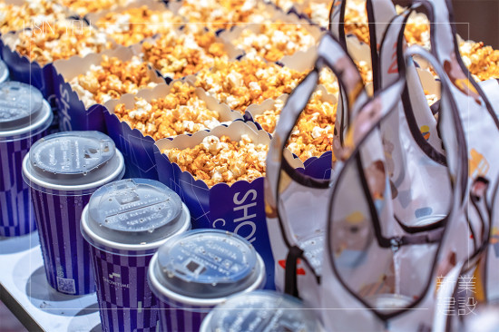 2025年第二場(chǎng)「新業(yè)FUN映所」與臺(tái)中的家族好友相聚，附上香甜可口的爆米花及清涼飲品，揭開(kāi)維京世界的冒險(xiǎn)篇章。