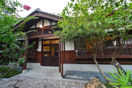 今年走春，不妨來(lái)臺(tái)中文學(xué)館走一遭。細(xì)聽蟲鳴鳥叫及綠意圍繞，讓文學(xué)給我們一雙想像的翅膀，飛越圍牆到任何想到達(dá)的遠(yuǎn)方。(圖片來(lái)源:文化部)