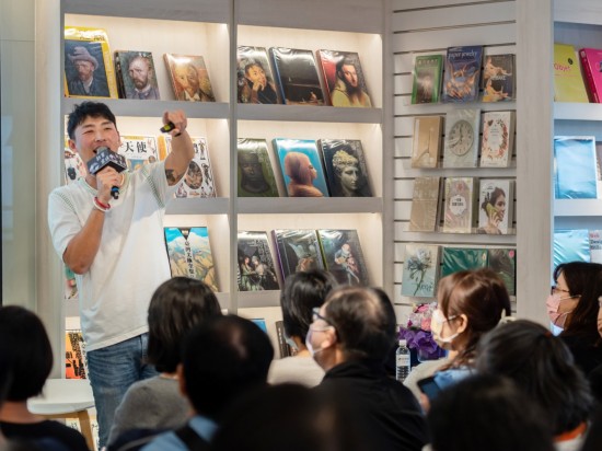 視家族如朋友般，親和力十足的講座，樂於分享的Jason也談及比起電視螢?zāi)?，更喜歡與觀眾面對面的互動，感受這份真誠的溫度。