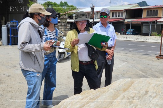 2024年盛夏由日本景觀設(shè)計師與新業(yè)團隊一同前往南投山區(qū)。(圖右一為新業(yè)建設(shè)-簡福榮總經(jīng)理、圖右二為日本景觀設(shè)計師-石村敏哉)