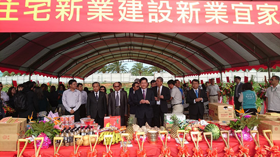 林佳龍市長(zhǎng)主持開(kāi)工典禮 上香