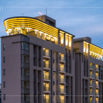 兩幢地下3層、地上15層樓雙拼集合住宅，建物屋頂以圓弧形方式呈現(xiàn)，為臺中東區(qū)城市天際線帶來一大亮點。