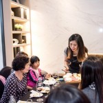 不同品種的乳酪，因?yàn)樗岫取①|(zhì)地差異，也很適合與紅酒、白酒、咖啡一同品嚐，可襯托乳酪獨(dú)特風(fēng)味，彼此在味蕾上取得平衡。