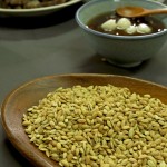 尚未脫穀完成的稻米，保留了天地間賦予的質(zhì)樸與原始香氣。