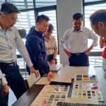 如何將美學(xué)真正實現(xiàn)在生活中？具備易清理、不易殘留油煙及污漬的人造石檯面與烤漆玻璃，在整體搭配上也需要同步想像，視覺效果的用色等。