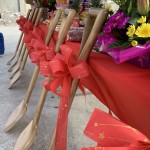 閃耀著金銅色光輝的開工鏟子，每把都身負重任，將開啟東區(qū)「新業(yè)築森鄰」美好家園。