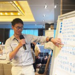 每一張紙都記錄著智慧的成果，新業(yè)職人團(tuán)隊(duì)努力化虛為實(shí)，發(fā)掘更多觸動(dòng)客戶滿意的Wow！時(shí)刻。