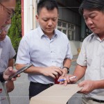 新業(yè)職人團(tuán)隊(duì)一同前往苗栗磁磚窯場，跨部門的討論，與磚廠的溝通、檢驗(yàn)，細(xì)細(xì)琢磨，以講究打造生活。