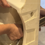 著手就地組裝樣品，能確保每項衛(wèi)浴選品的最終樣貌，帶給住戶百分百的職人眼光。