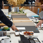 嚴(yán)選合宜的廚具板材，搭配帶有溫度的紋路設(shè)計(jì)，在建築師細(xì)膩的眼光下，規(guī)劃出最適合且匹配的物件。