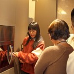 「嵌入式烤箱」正是我們烹調(diào)時的得力助手，時間及溫度的掌控，透過智慧化及自動化，不必在廚房忙得團團轉(zhuǎn)!