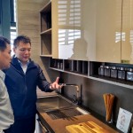 料理興致或靈感一來，需要精準(zhǔn)拿取調(diào)味罐瓶，佐料區(qū)的收納也需要擺置到位，在最佳時機畫龍點睛、神來一筆。