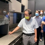 新業(yè)卓勝隆董事長(zhǎng)帶領(lǐng)職人團(tuán)隊(duì)廚具選品，除了外觀的整體適配性，材質(zhì)是否不易沾附油汙、易於清理；動(dòng)線流暢、備料及下廚的檯面寬廣，發(fā)揮廚藝一氣呵成，是新業(yè)職人所追求的餐廚美學(xué)。