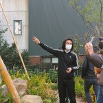 新業(yè)建築團(tuán)隊(duì)說(shuō)明著設(shè)計(jì)理念，『大塊森鄰』以『為城市築一座森林』為理念，不與自然爭(zhēng)地，蓋了建築，卻帶回更多的綠，自然植栽錯(cuò)落建築之中，層疊融合成一座垂直森林。