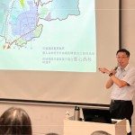 新業(yè)建設 蕭智夫 建築師，至東海大學建築營隊與學子們分享，在房地產業(yè)中建設公司與建築事務所的角色，藉由淺談分享，讓孩子們初步了解並認識房地產業(yè)。