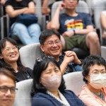 明華園巡演23個國家、65座國際城市，並深入非洲育幼院，與孩童交流互動，為戲曲注入新生命，無論是孩童還是長者都充滿好奇與讚歎，對臺灣的傳統(tǒng)文化深感敬佩。