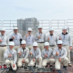 新業(yè)職人團(tuán)隊(duì)步步為營(yíng)，按部就班的前進(jìn)，將每一位住戶(hù)對(duì)家的憧憬化為最值得信賴(lài)的家園。