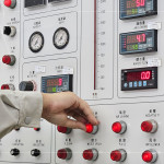 風雨性能測試遵循嚴謹流程，從氣密性→水密性→抗風壓性，將可能破壞窗框結(jié)構(gòu)的測試步驟，放置於最後進行，避免影響其他測試結(jié)果。