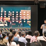 靜靜感受每張照片帶來(lái)的悸動(dòng)，在講師差差的細(xì)膩說(shuō)書(shū)下，時(shí)而歡笑、時(shí)而感動(dòng)。