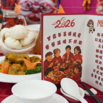 10天份的年菜，由營養(yǎng)師搭配，包含全穀雜糧類、豆魚蛋肉類、蔬菜類、乳品類等，顧及長輩所需要的營養(yǎng)。