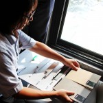 不只是在會(huì)議桌上的研討，建築設(shè)計(jì)師以獨(dú)到眼光，讓板材沐浴於自然光中，找出板材與您匹配的理由。