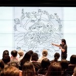 風(fēng)塵僕僕遊歷回來(lái)，楊士毅將這份感動(dòng)轉(zhuǎn)為創(chuàng)作，畫了一張「媽媽」送給母親，每一位媽媽都似乎具有十八般武藝，用強(qiáng)壯的雙腿站在大地，把孩子高高舉在天空。