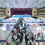 國內(nèi)首場校園企業(yè)徵才活動(dòng)「2025年校園企業(yè)徵才媒合會」，於逢甲大學(xué)育樂館禮堂盛大舉行，為在校生、校友及中部求職者提供豐富，且具競爭力的就業(yè)機(jī)會。