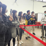 新業(yè)營建、客服、設計團隊與YKK團隊，一同於兆立風雨實驗室，進行氣密窗的氣密性、水密性及抗風壓性能測試。