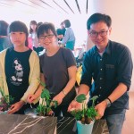 我們親手撫觸、體驗(yàn)，沉浸在手作的樂(lè)趣中，因?yàn)橛眯拇蛟?，每件完成品都是?dú)一無(wú)二的！