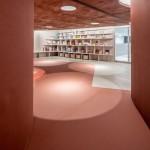 讓孩子迫不及待追、跑、跳的多元化空間，添了幾許來自童話書的書香氣息。