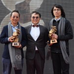 臺(tái)中市政府都市發(fā)展局局長(zhǎng)黃文彬（中）與新業(yè)建設(shè)董事長(zhǎng)卓勝?。ㄗ螅?、居研所林宜鋒建築師（右）一同合影留念，感謝政府對(duì)新業(yè)及居研所團(tuán)隊(duì)理念及成果的高度認(rèn)同，並以建築空間類(lèi)大獎(jiǎng)(Architectural Space Award)傑出獎(jiǎng)(Outstanding Award)代表。