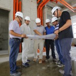 新業(yè)團(tuán)隊(duì)配合的營(yíng)造廠商，合作超過16年以上，舉凡模板放樣、水電工程、輕隔間施作、金屬鋼筋綁紮、油漆貼磚、木工泥作等，每個(gè)角落都看得見新業(yè)職人團(tuán)隊(duì)用心的痕跡。