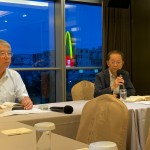 新業(yè)卓勝隆董事長(zhǎng)(右一)在會(huì)議中也肯定同仁的付出，例如：甫於去年交屋的【新業(yè)宜家】榮獲第八屆臺(tái)中市都市空間設(shè)計(jì)-傑出獎(jiǎng)，是匯聚各部門(mén)之心力打造的豐碩成果。