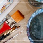 各式多樣性的畫筆，方能完成一項(xiàng)專屬的作品，創(chuàng)作的同時(shí)，也是記錄生活的方式。