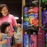 原先在腦中的五元老(樂樂、憂憂、怒怒、厭厭、驚驚)，被新來的情緒朋友關(guān)起來了！會有什麼樣的冒險(xiǎn)等著他們呢？