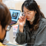 空氣中瀰漫淡淡草藥味，透過嗅覺去感受不同氣味，來自東方美學(xué)的天然草本香氛，更能放鬆身心靈。