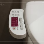 配有智慧馬桶，在寒冷的天氣有座溫調(diào)節(jié)舒適，守護(hù)家人嬌嫩的肌膚。