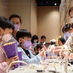 提供一人一份飲料及爆米花，讓大朋友小朋友皆能盡情享受沉浸其中。