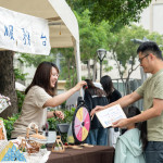 當(dāng)日完成指定任務(wù)，即可至服務(wù)臺(tái)轉(zhuǎn)出幸運(yùn)，新業(yè)期望每一位來到此的好友們，透過互動(dòng)拉近彼此距離。