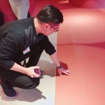 為孩子們打造一座健康無毒的遊戲室！嚴(yán)選健康綠建材的亞麻仁油地板，無毒且可生物分解，在遊戲室裡的大人小孩都舒適健康。