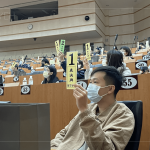 仔細(xì)聆聽(tīng)法條的細(xì)修並謹(jǐn)慎投票，是對(duì)未來(lái)社區(qū)的期望。