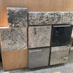 從中庭、車庫到樓梯，其中還有主牆側(cè)牆之分，每一面角落須兼顧美觀與實(shí)用度。例如「雪白蒙卡」屬於花崗巖的一種，沖仿的流線更明顯，給人氣派尊榮的享受。